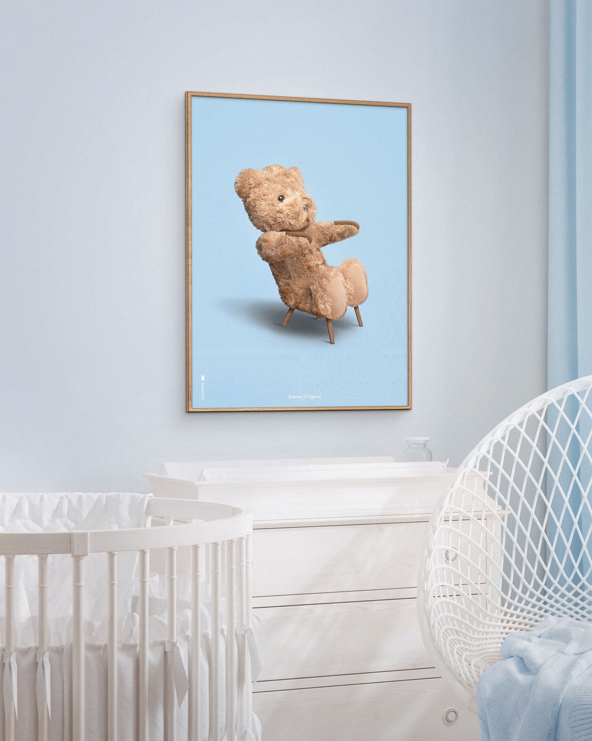 Brainchild Teddy Bear Classic Poster Brass Colored Frame 50x70 Cm, Light Blue Background