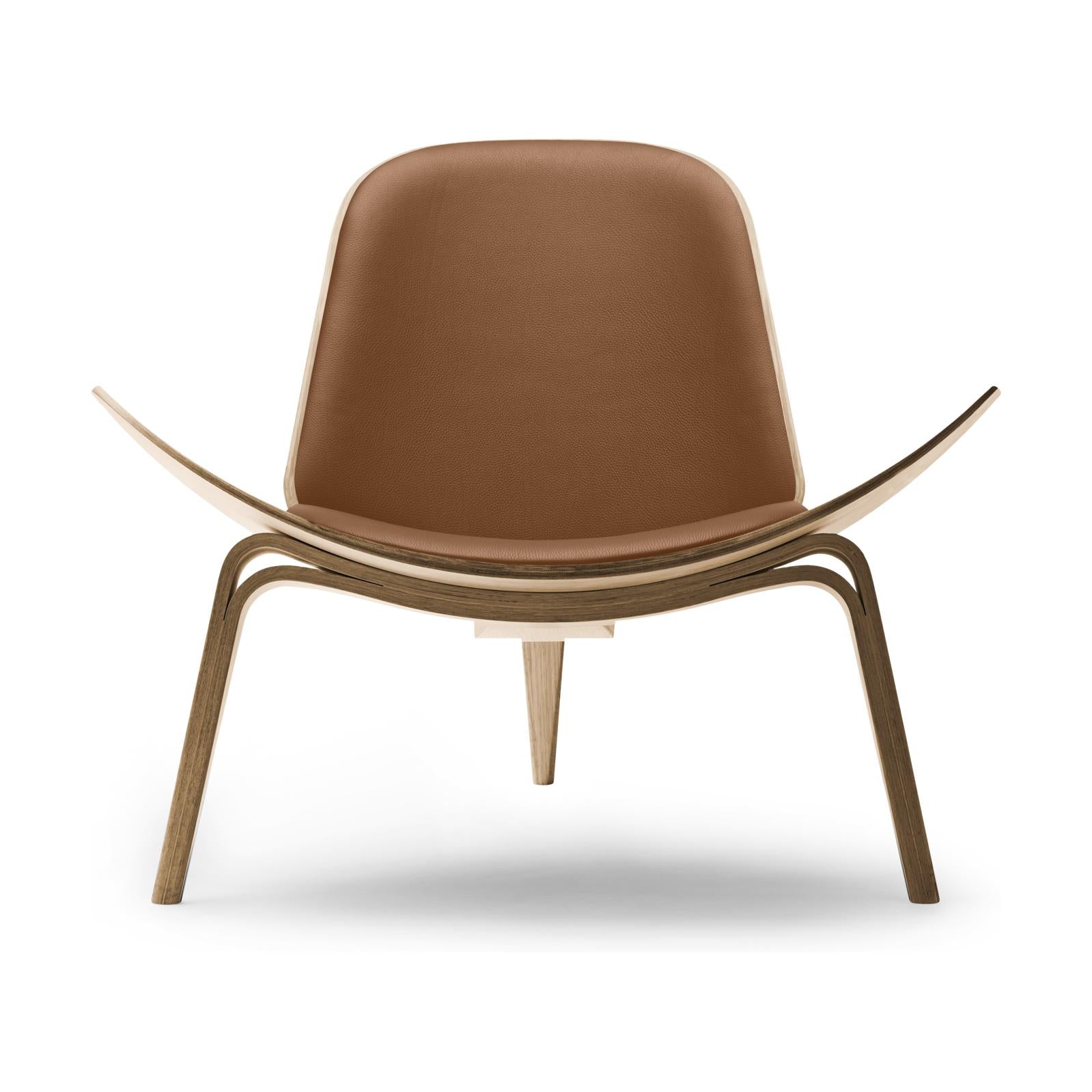 Shell židle Carl Hansen CH07, naolejovaná dubová/hnědá kůže Thor 307