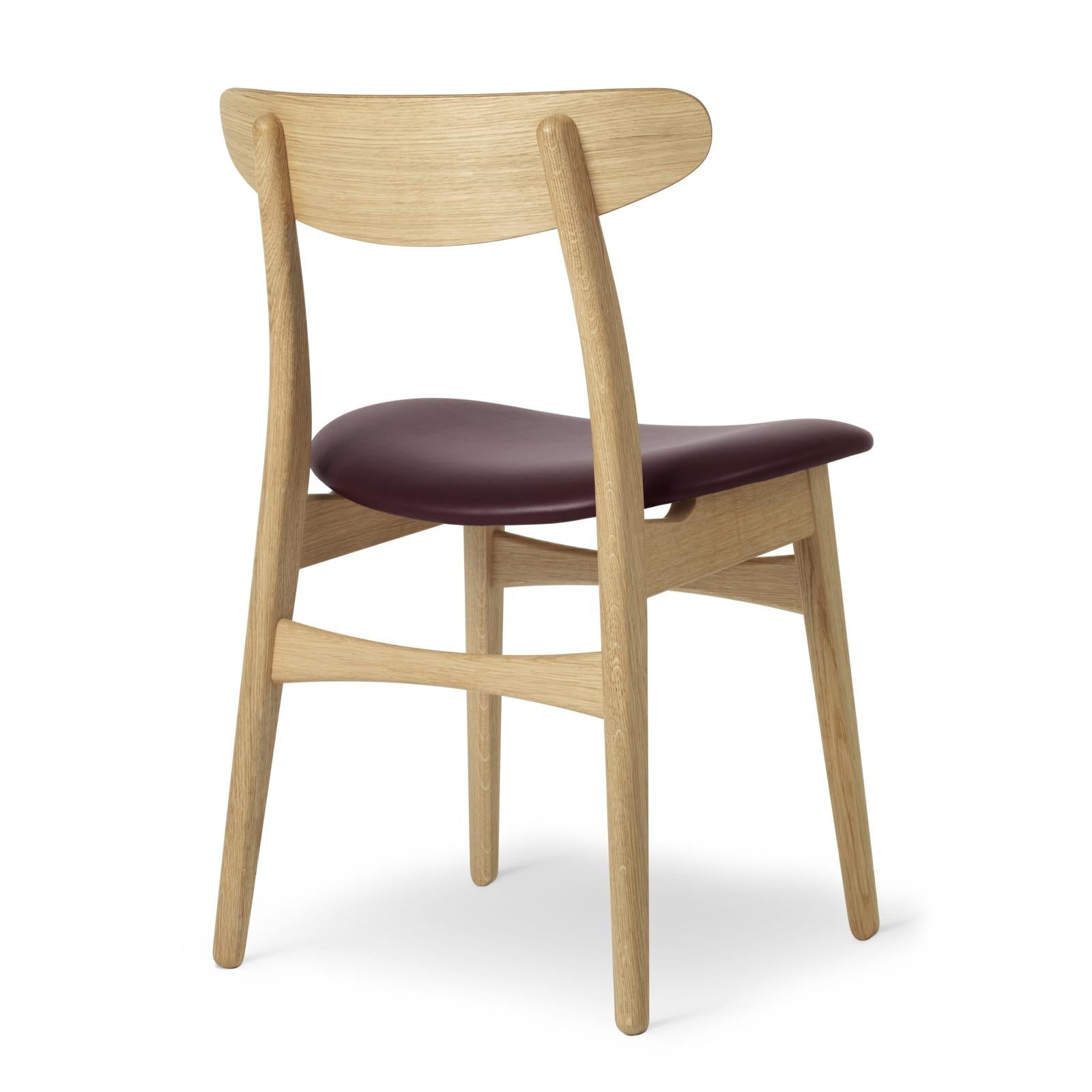 Židle Carl Hansen CH30P, naolejovaný dub, burgundská kůže