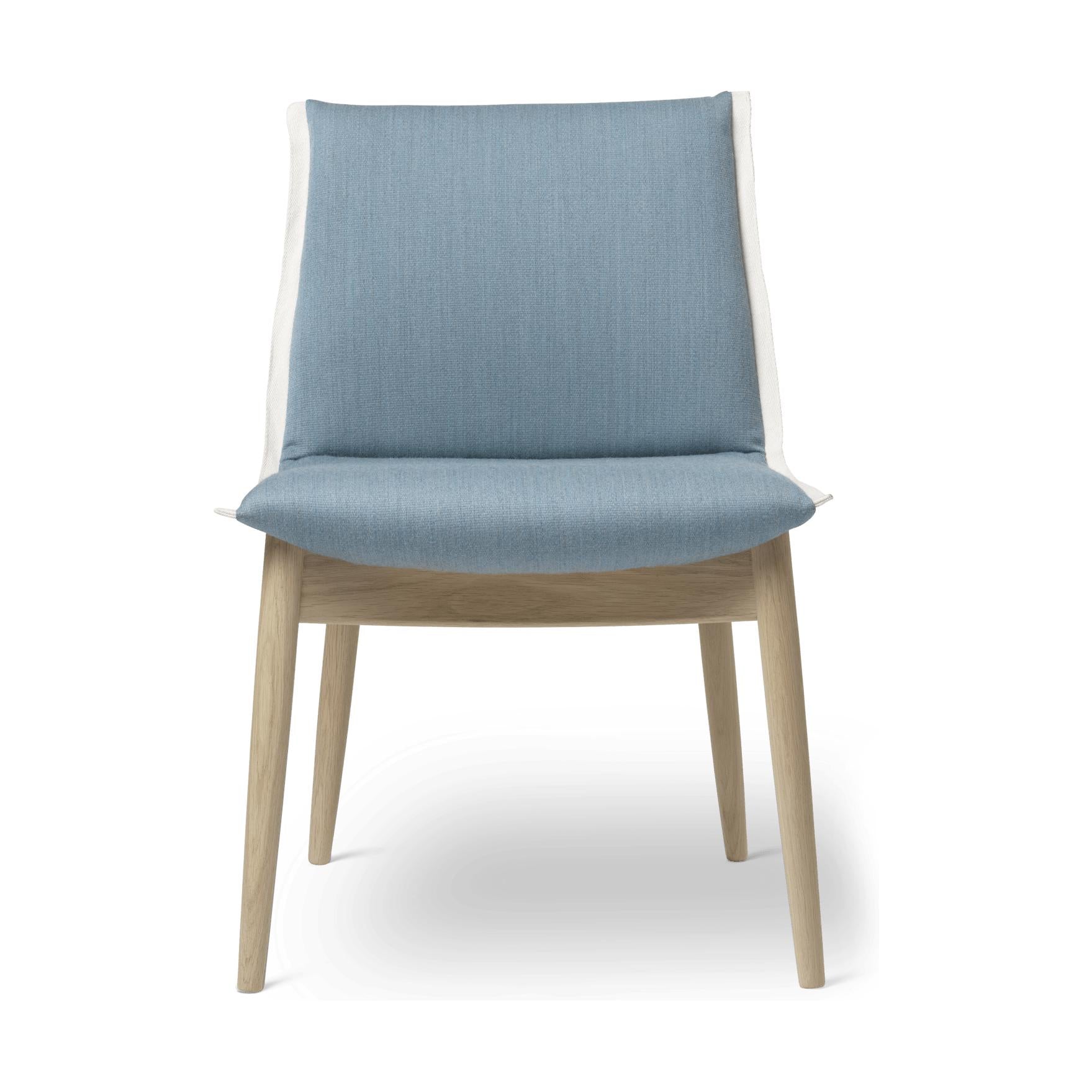 Objekové židle Carl Hansen E004, bílý naolejovaný dub, světle modrá látka