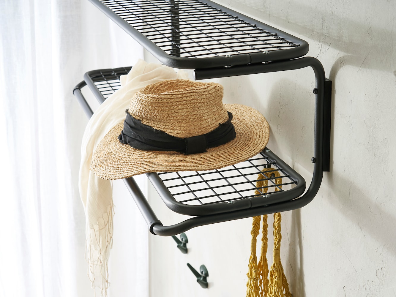 Essem Design Classic Hat Shelf 70 cm, černá/chrom