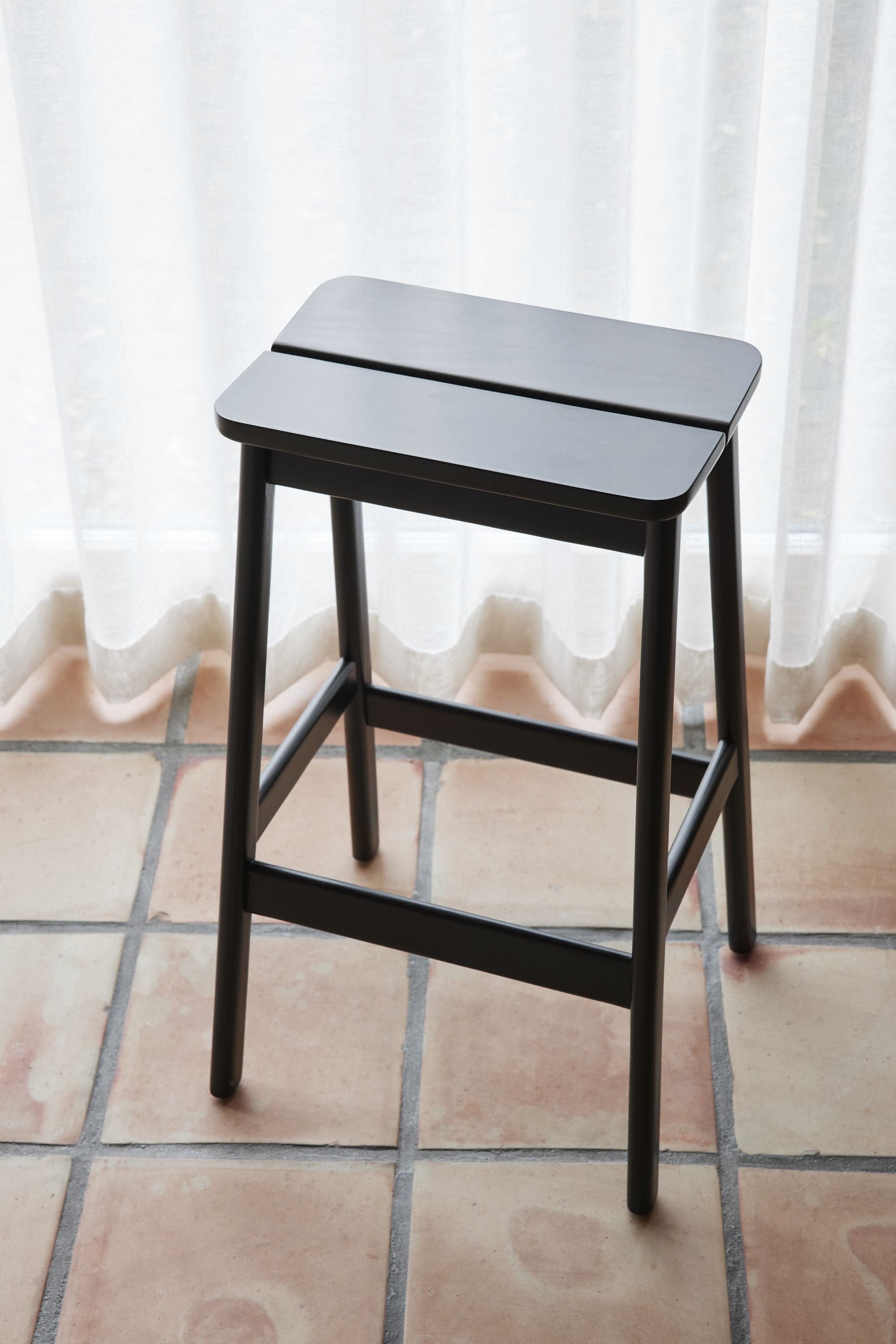 Form & Refine Úhel standardní stolice 75 cm. Buk