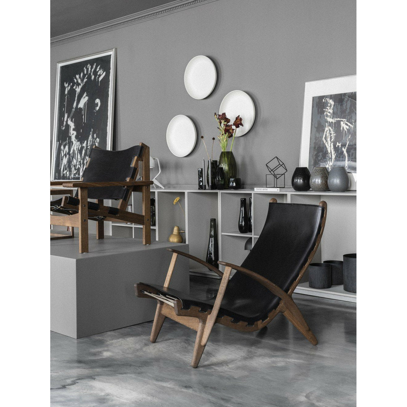 Klassik Studio PV King's Chair's Black Oak zbarvená, černá kůže