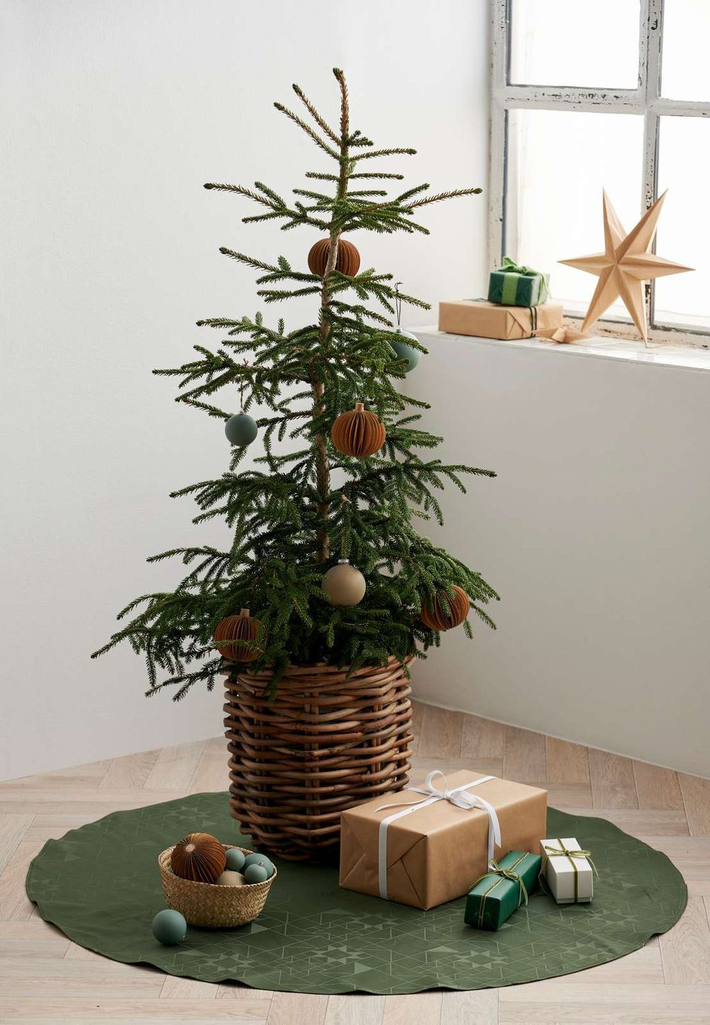 Södahl Christmas Tree Rug Ø120, hvězdný les Damask Green