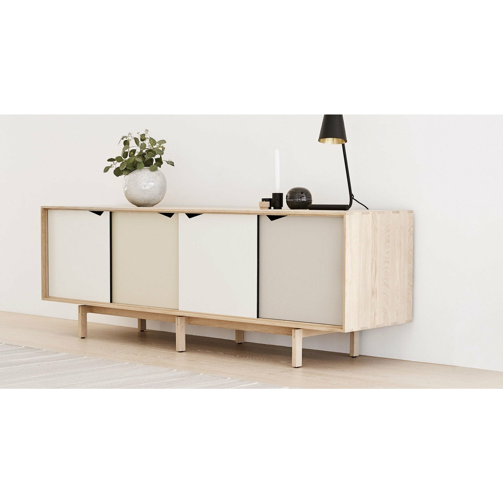 Andersen Furniture S1 Sideboard mýdlový dub, vícebarevné zásuvky, 200 cm