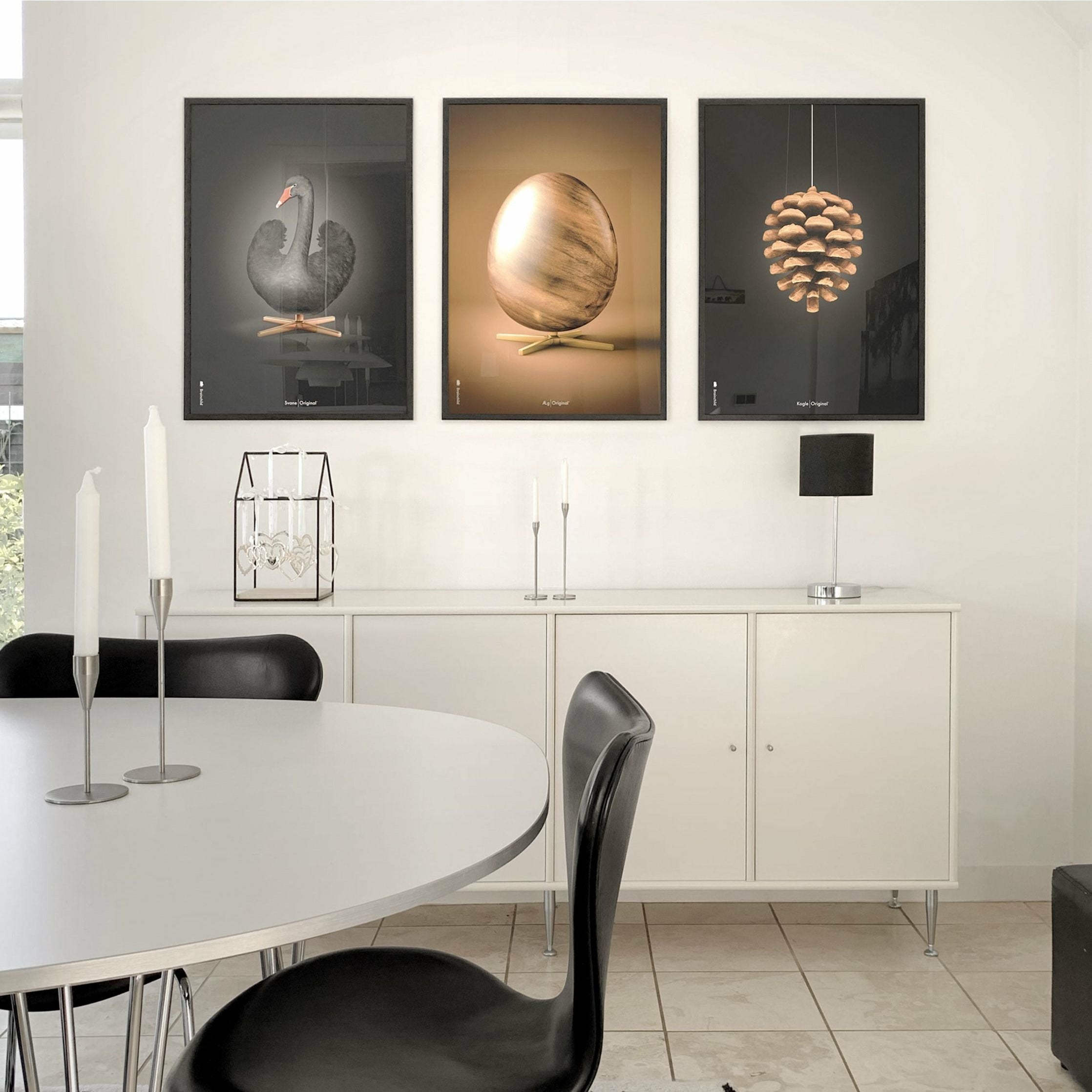 Brainchild Swan Classic plakát bez rámu 50 x70 cm, černé/černé pozadí