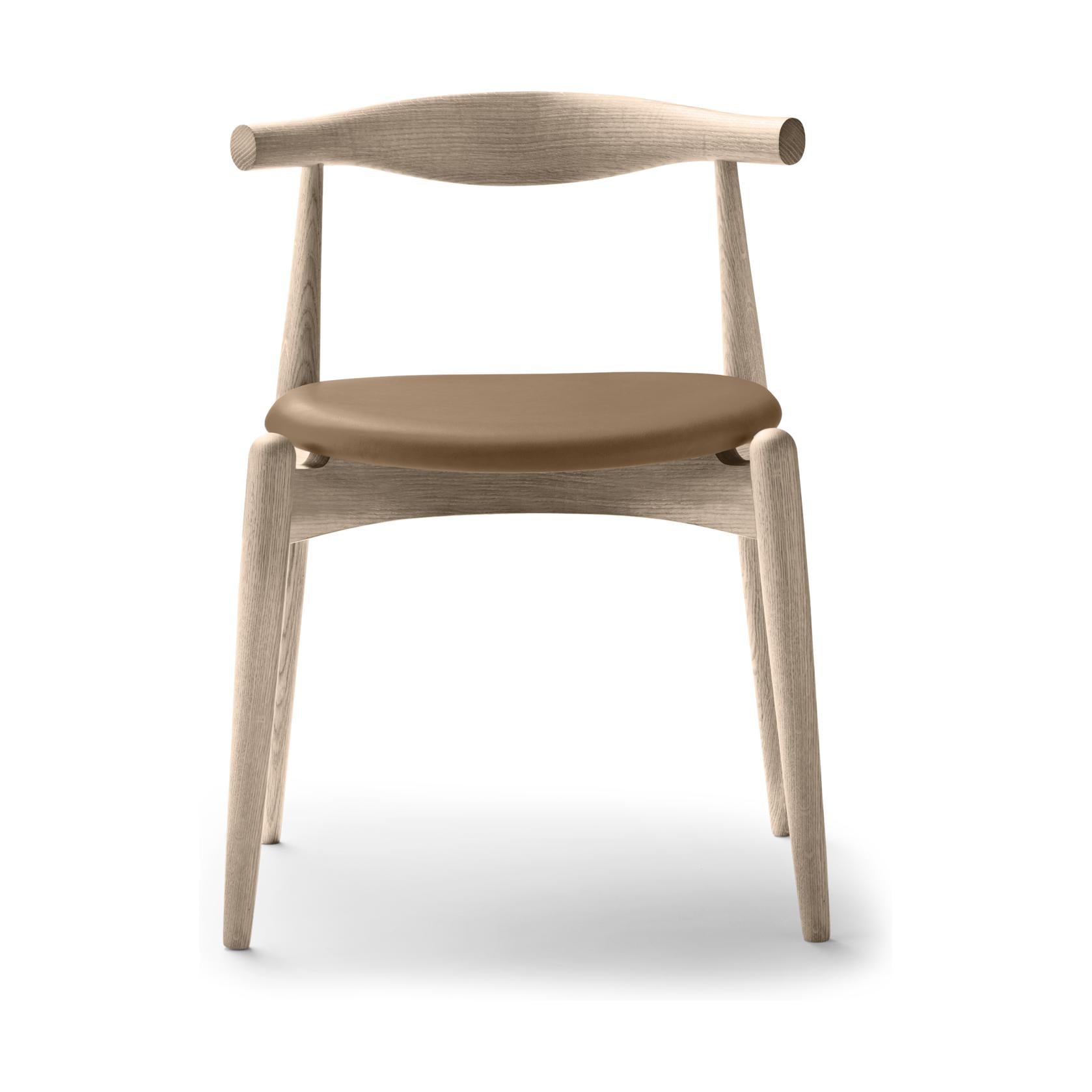 Loketní židle Carl Hansen CH20, mýdlová dubová/světle hnědá kůže