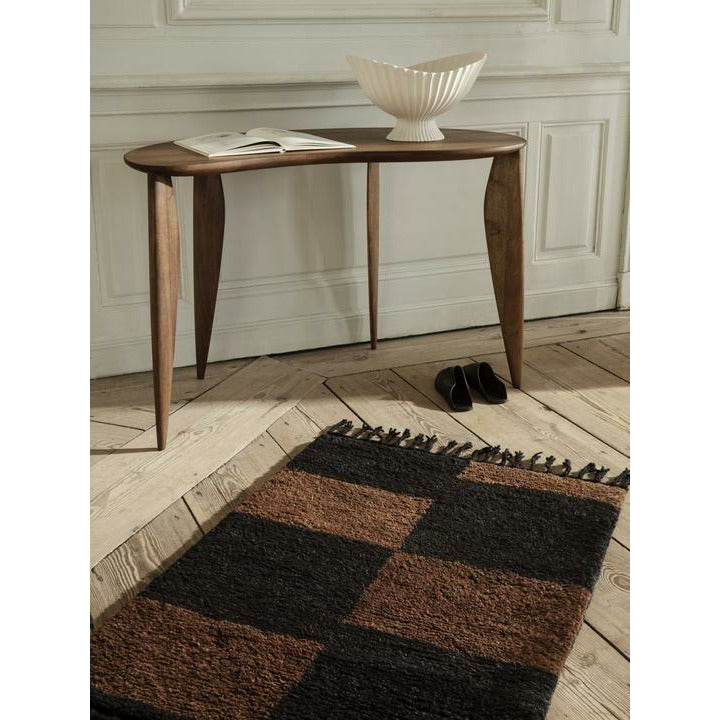 Ferm Living Mara Handotted Carpet 80x120 cm, černá/čokoláda