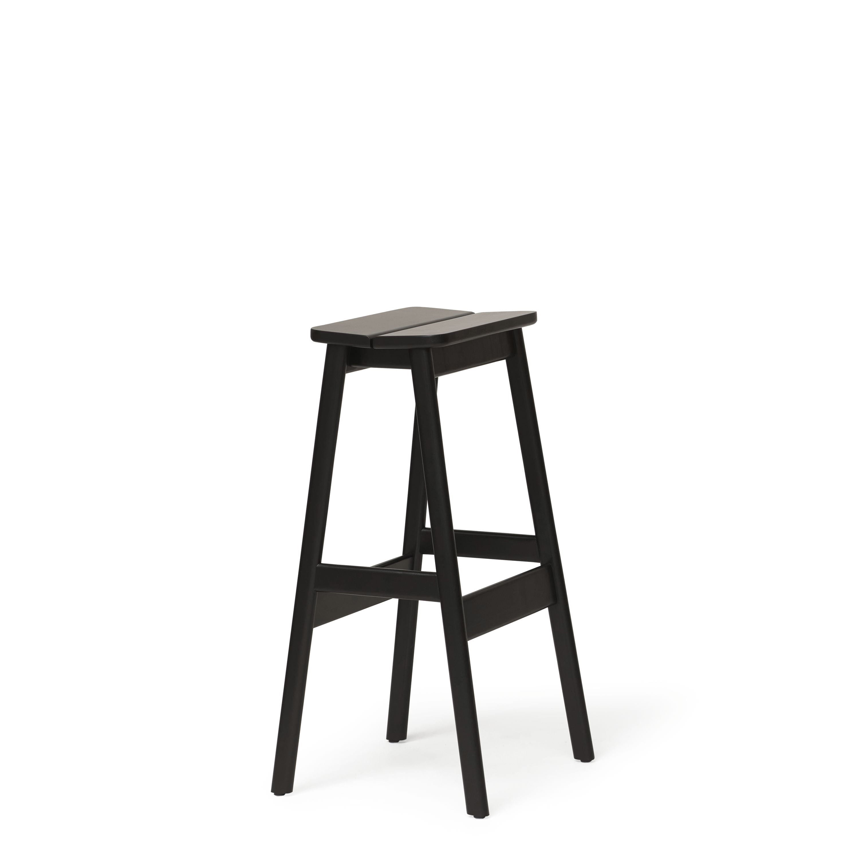 Form & Refine Úhel standardní stolice 75 cm. Černý obarvený buk
