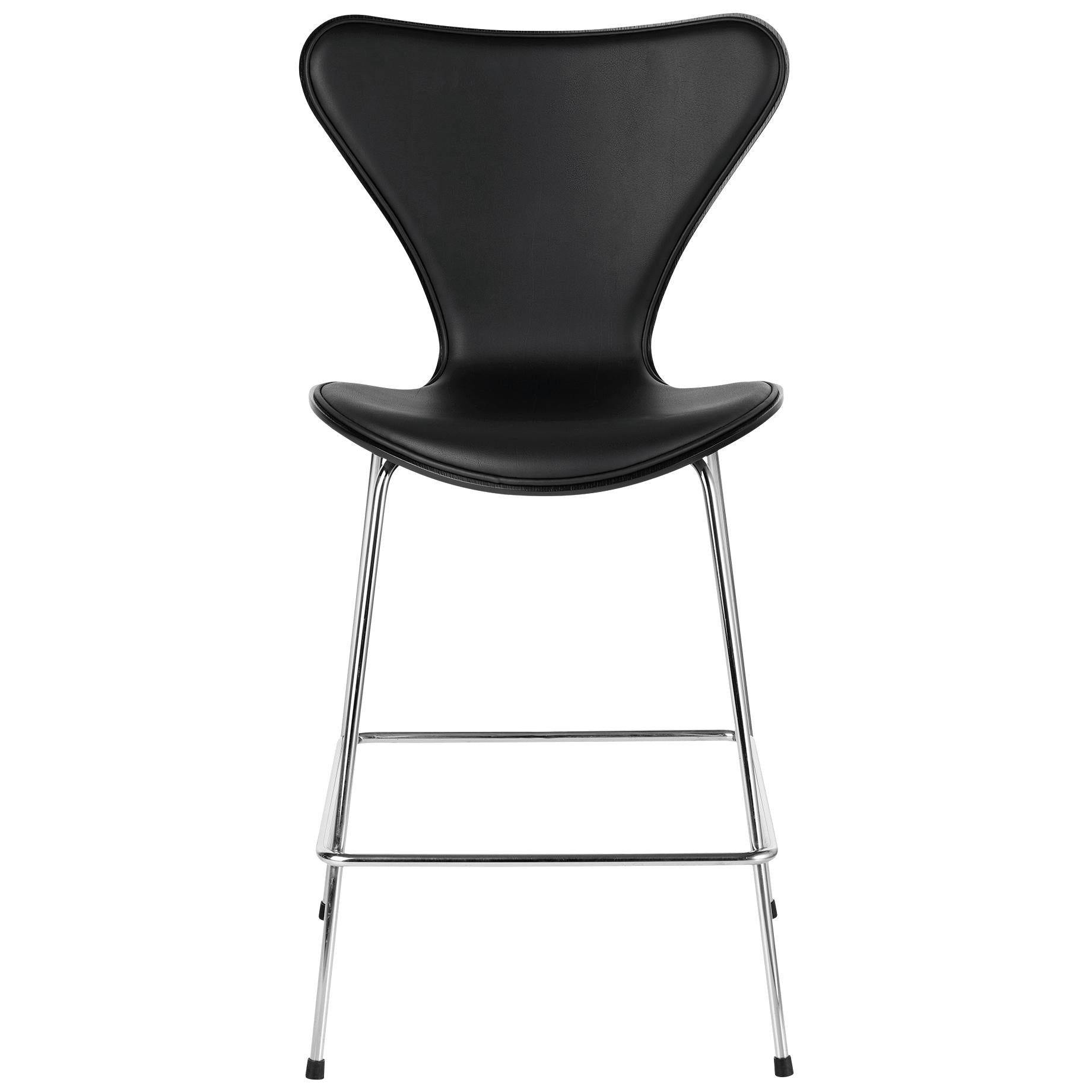 Fritz Hansen Serie 7 Bar Chair Fronce Čholína kůže 64 cm, černá
