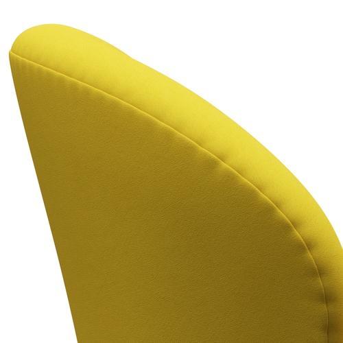 Lounge židle Fritz Hansen Swan, černá lakovaná/pohodlí žlutá (62003)