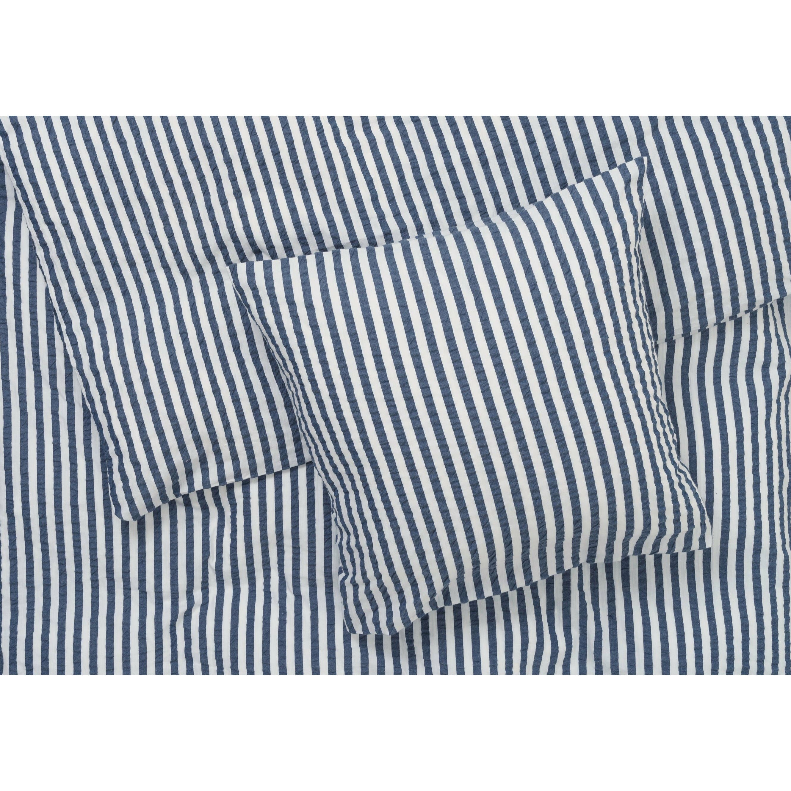 JUNA Bæk & Bølge Lines Lož ložnice 140x200 cm, tmavě modrá/bílá