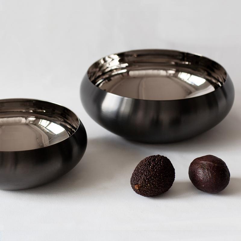 Kay Bojesen Nest Bowl vyrobená z černé oceli, velká