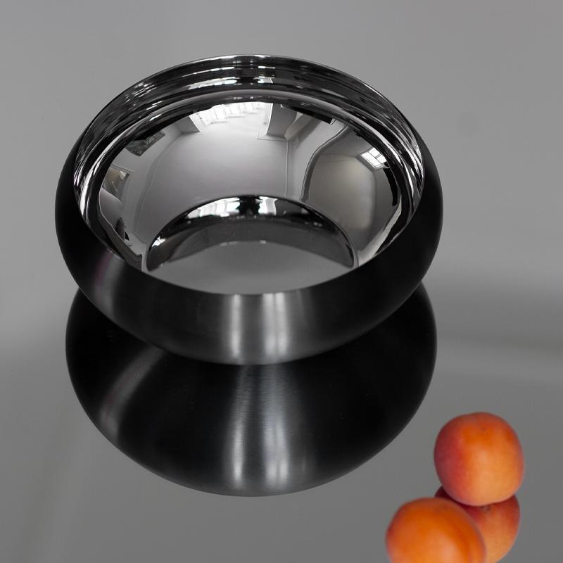Kay Bojesen Nest Bowl vyrobená z černé oceli, velká