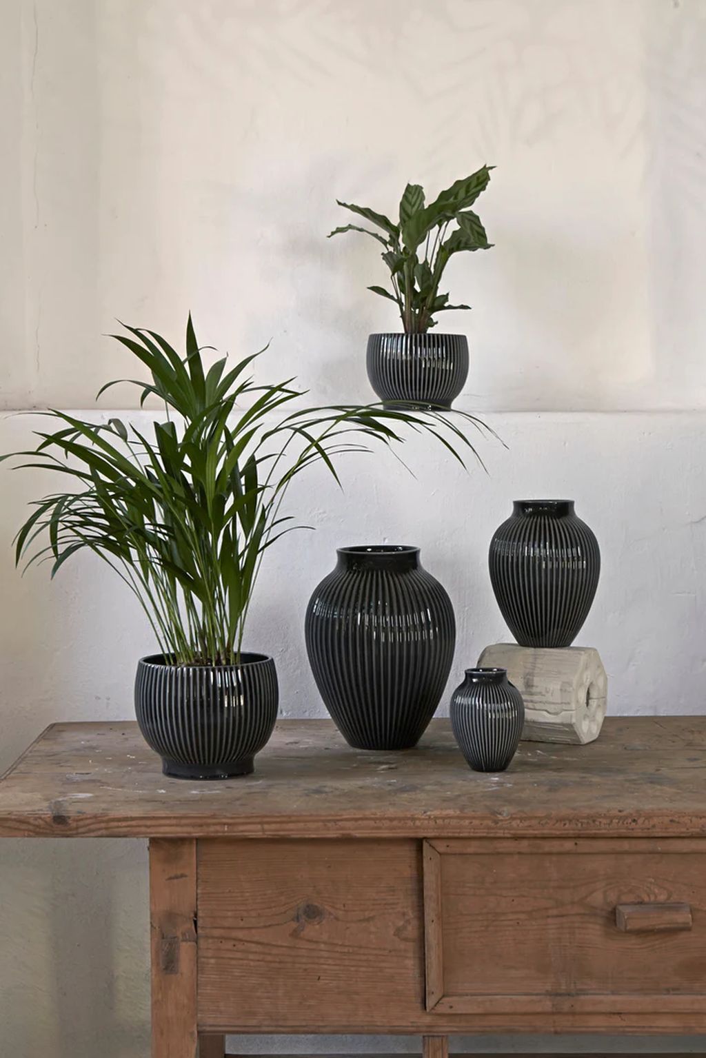 Knabstrup Keramik Flowerpot s koly Ø 14,5 cm, černá