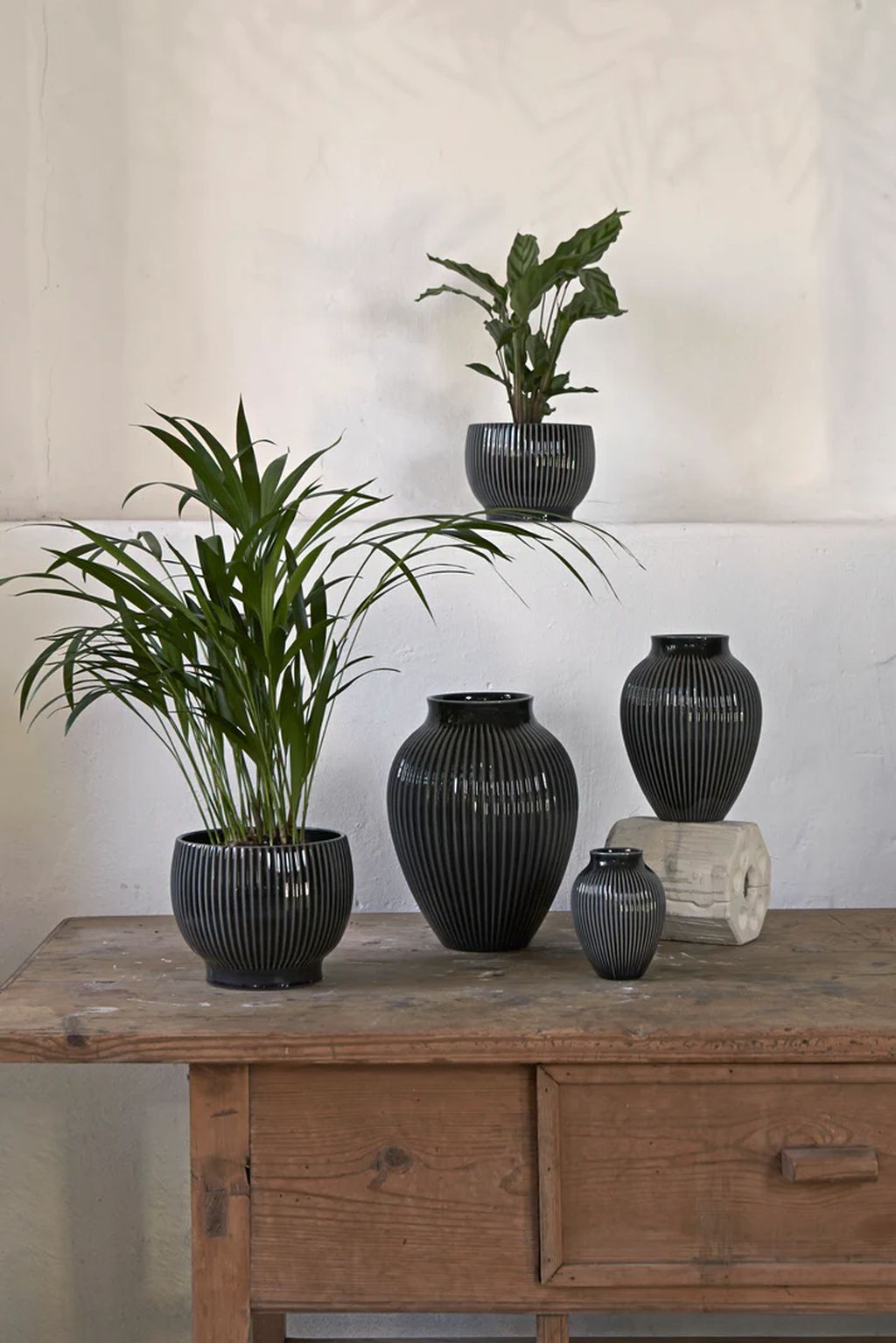Knabstrup Keramik Flowerpot s koly Ø 16,5 cm, černá