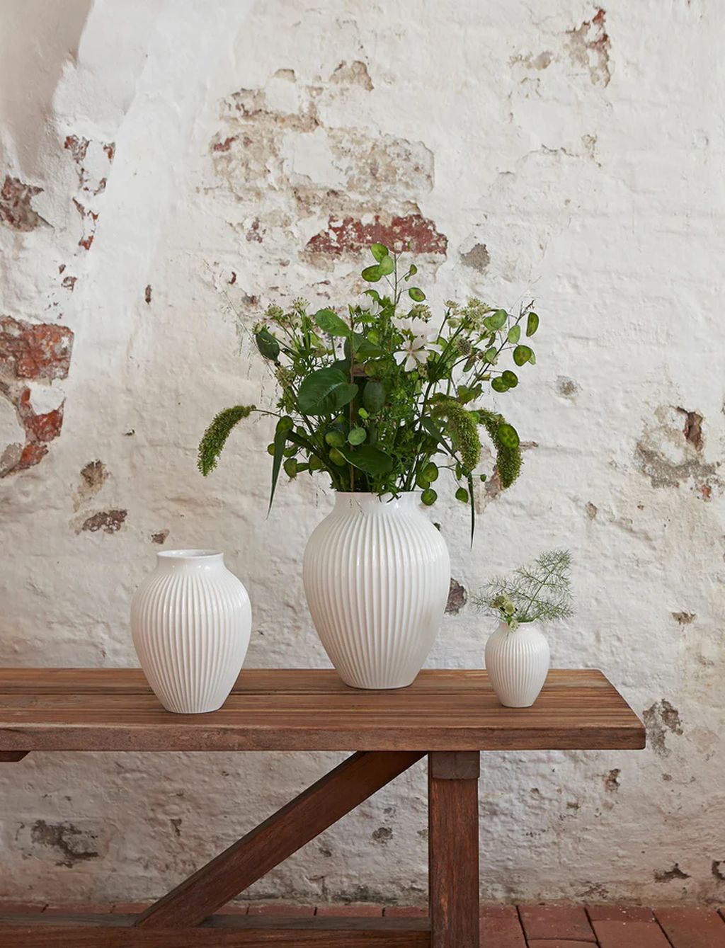 Knabstrup Keramik váza s drážkami h 27 cm, bílá