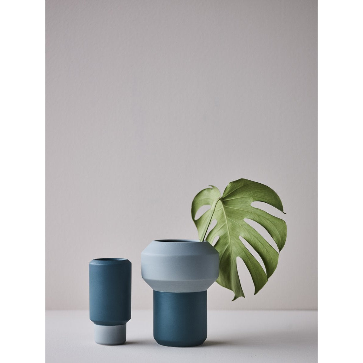 Lucie Kaas Fumario váza máta zelená/benzínová modrá, 16,5 cm