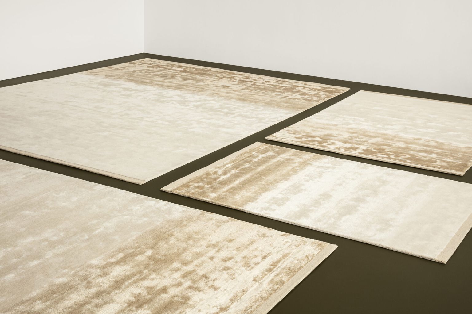 Vyrobeno ručně nabla koberec 140 x 200, denní světlo