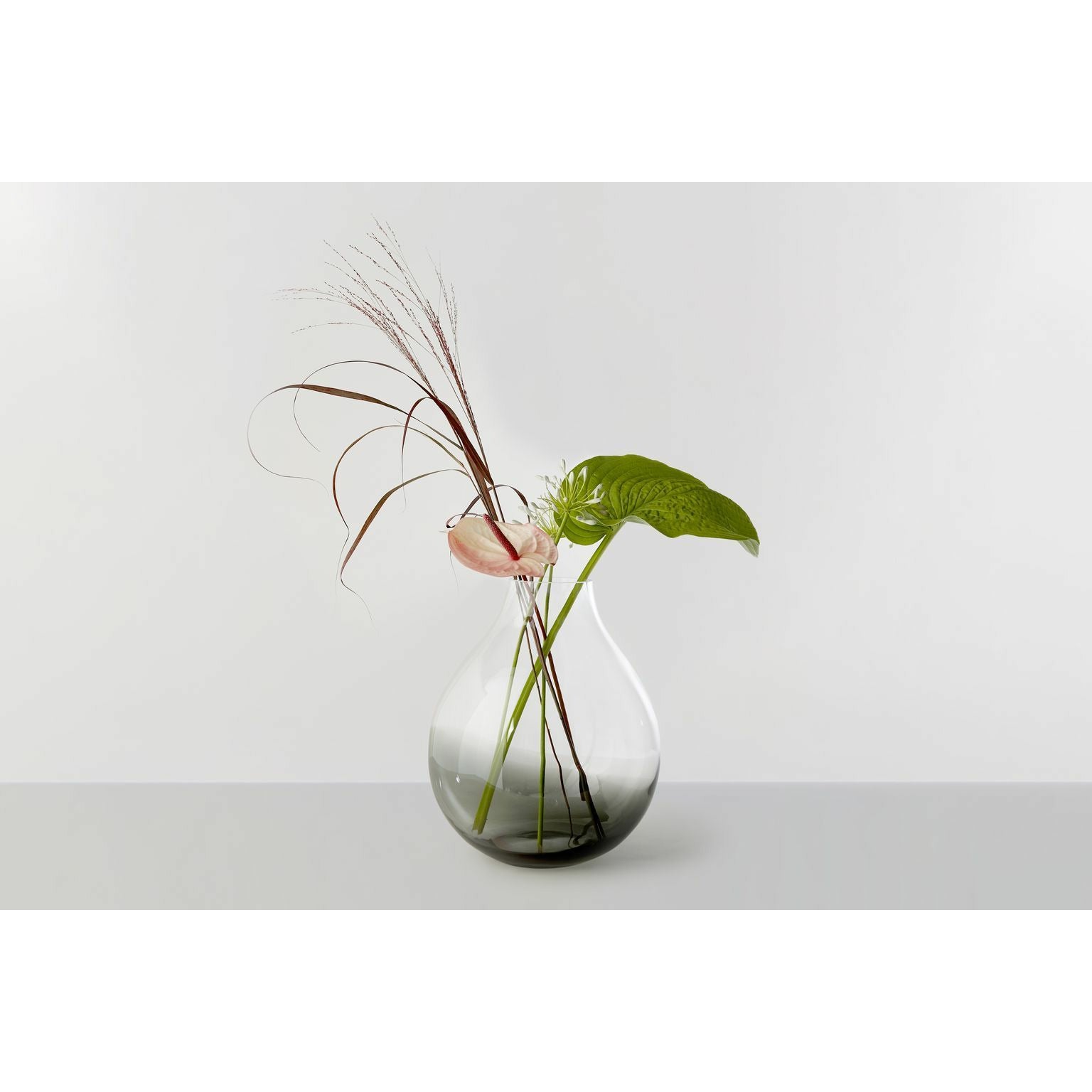 RO kolekce č. 24 Flower Vase, uzená šedá