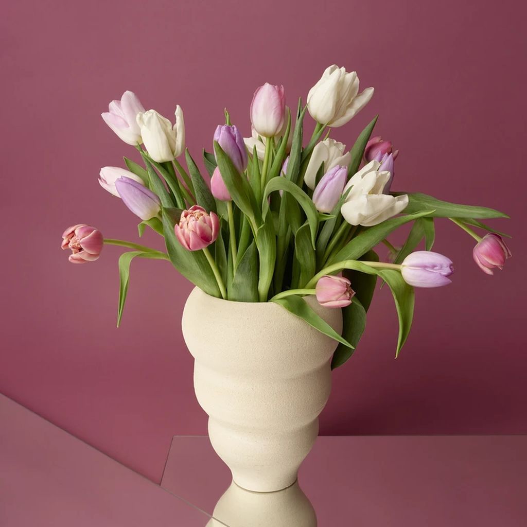 RO kolekce č. 60 Ručně tkaná zakřivená váza