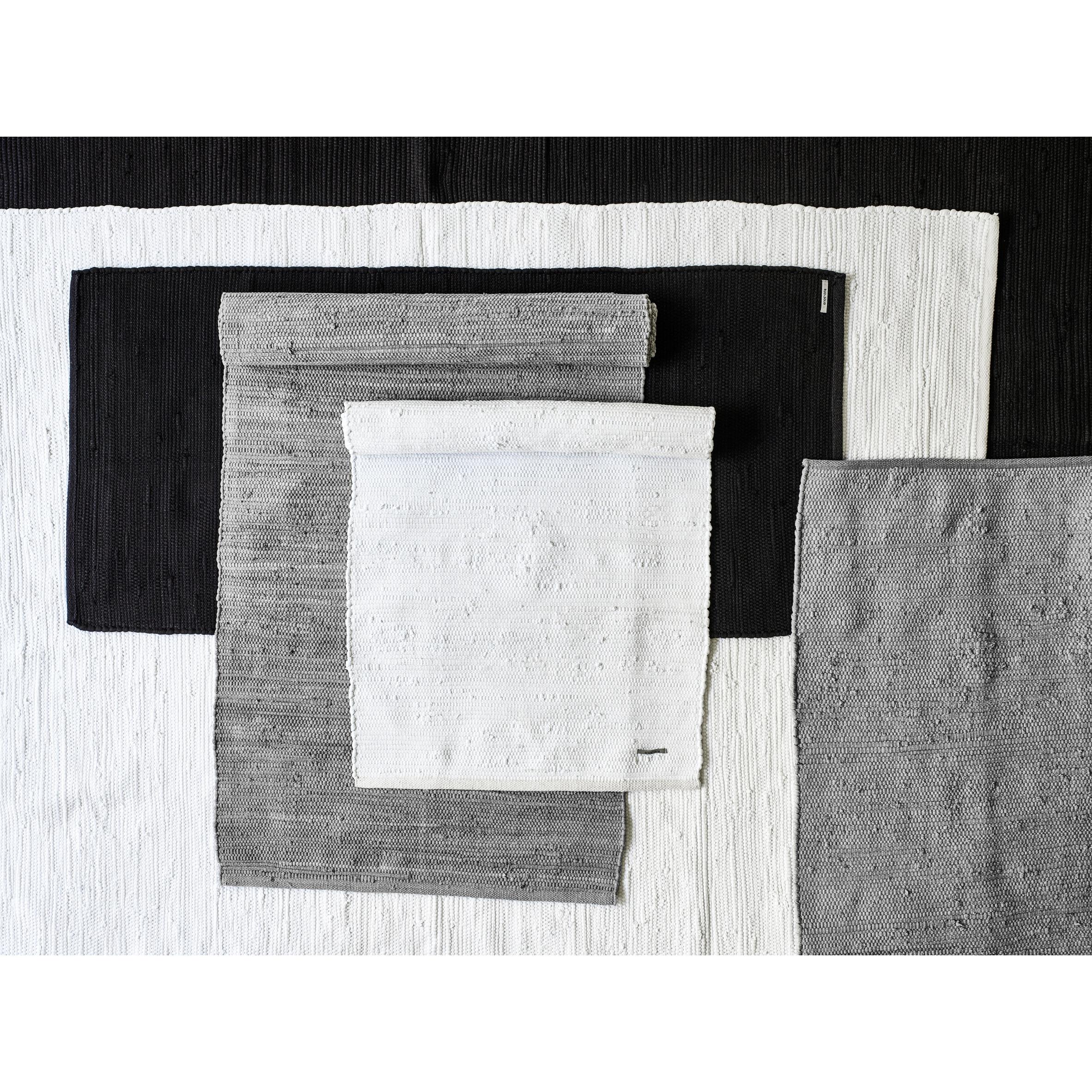 Koberec pevný bavlněný koberec černý, 65 x 135 cm